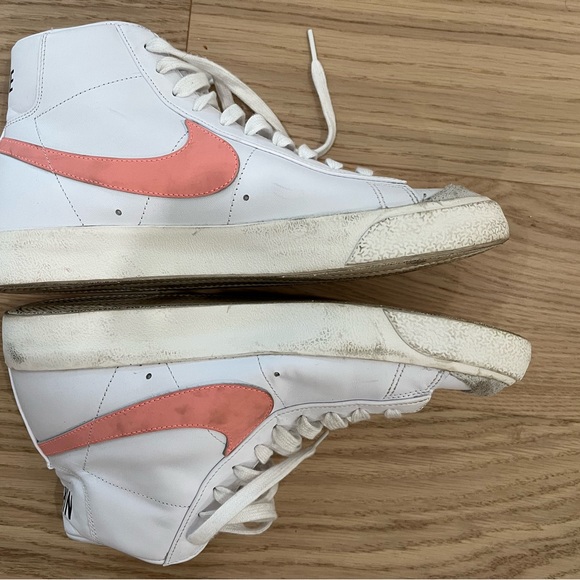 Nike Blazer Mid '77 Gymnastics Shoe, peach check, barely worn, women’s size 10.5 - Picture 2 of 3